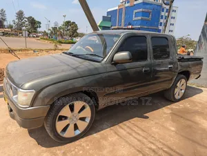 Toyota Hilux 2003 Gray