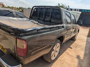 Toyota Hilux 2003 Gray