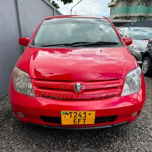 Toyota IST 2003