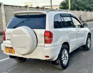 Toyota RAV4 Automatic 2003 White
