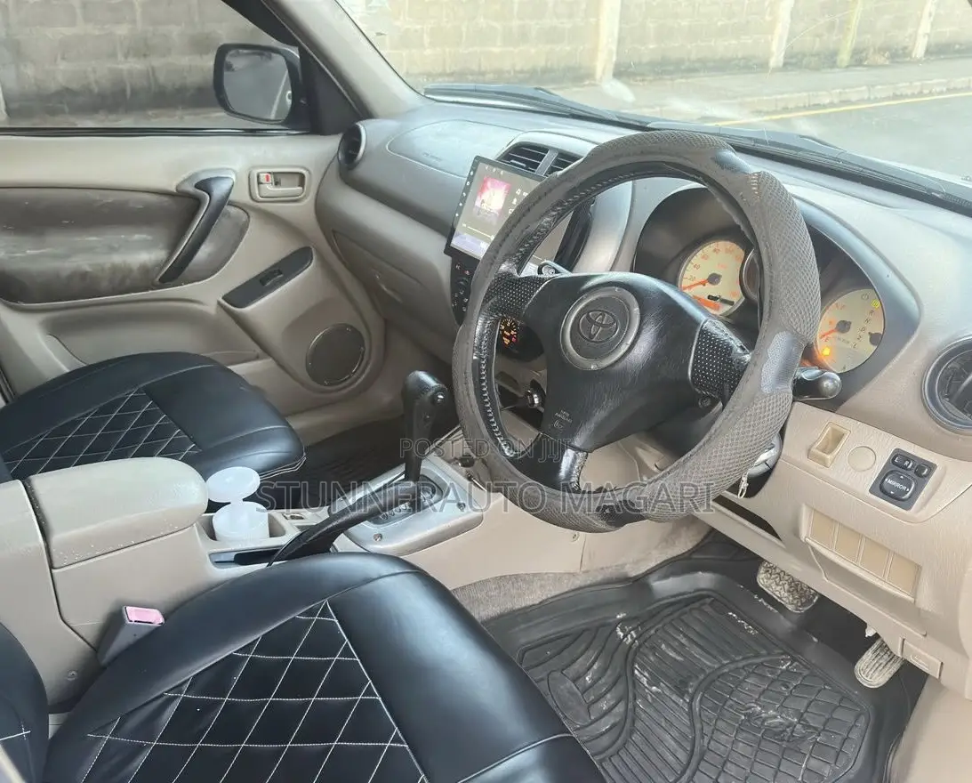 Toyota RAV4 Automatic 2003 White