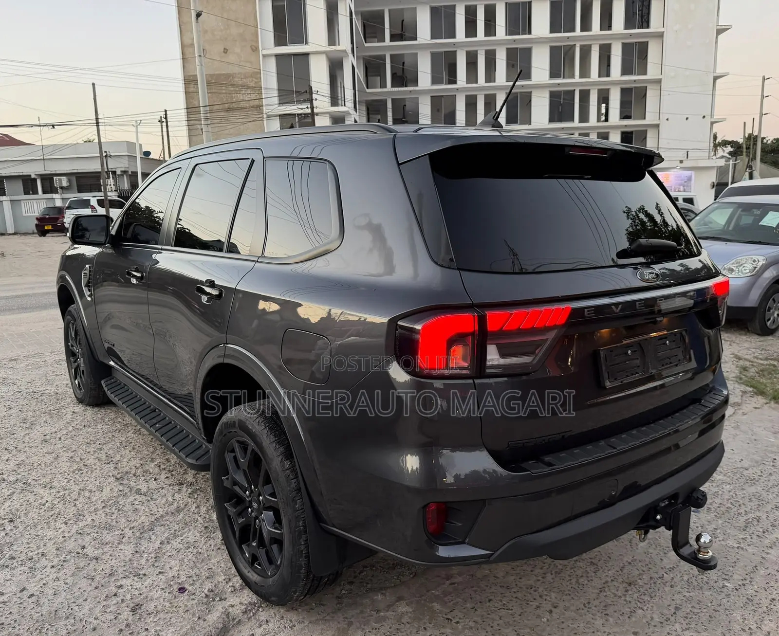 Ford Everest 2024 Gray