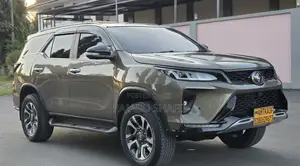 Toyota Fortuner 2.8 D AWD 2021 Green