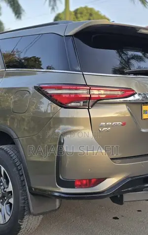 Toyota Fortuner 2.8 D AWD 2021 Green