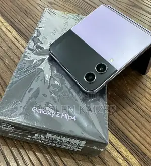 New Samsung Galaxy Z Flip4 256 GB
