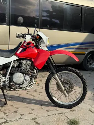 Honda 1999 Red