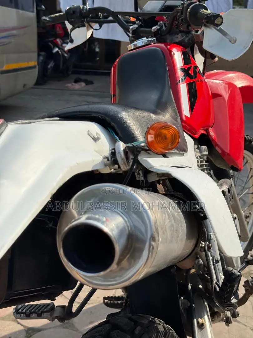 Honda 1999 Red