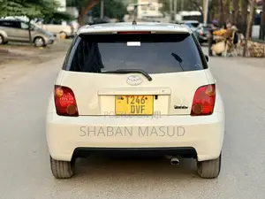 Toyota IST 2004 Ivory