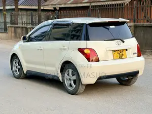 Toyota IST 2004 Ivory