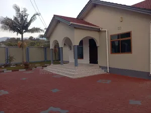 3bdrm House in Ngaramtoni Ya Juu, Kiranyi for sale