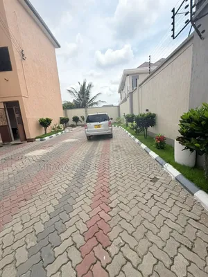 9bdrm Apartment in Kijitonyama for sale