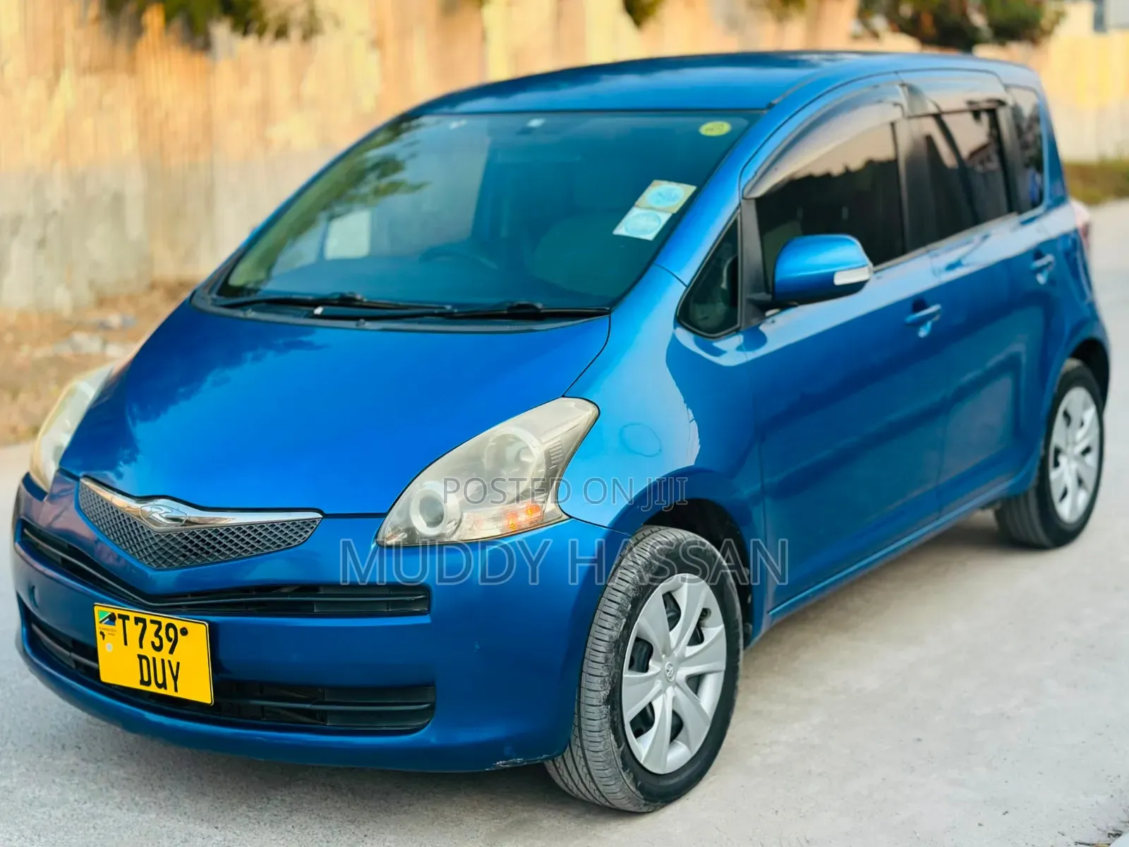 Toyota Ractis 2010 Blue
