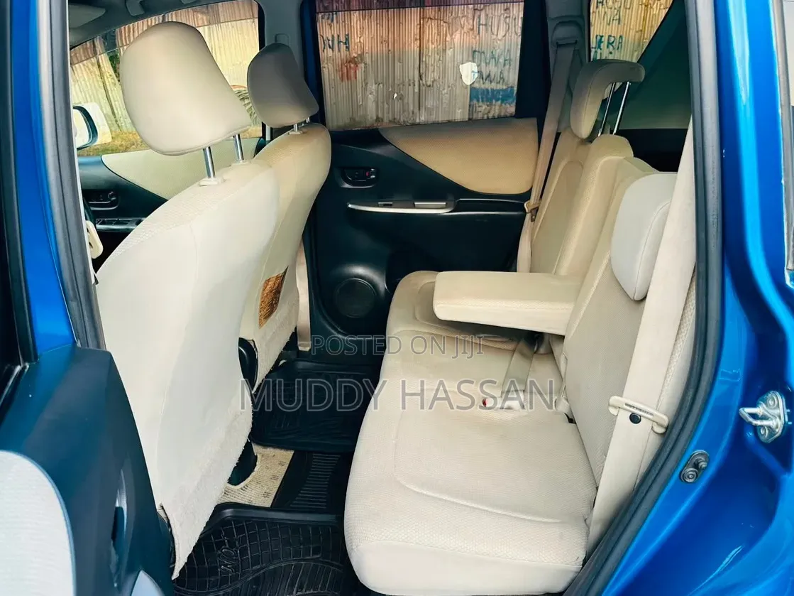 Toyota Ractis 2010 Blue