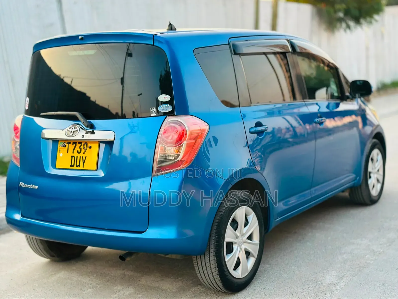 Toyota Ractis 2010 Blue