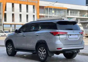 Toyota Fortuner 2018 Silver