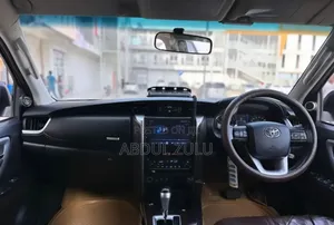 Toyota Fortuner 2018 Silver