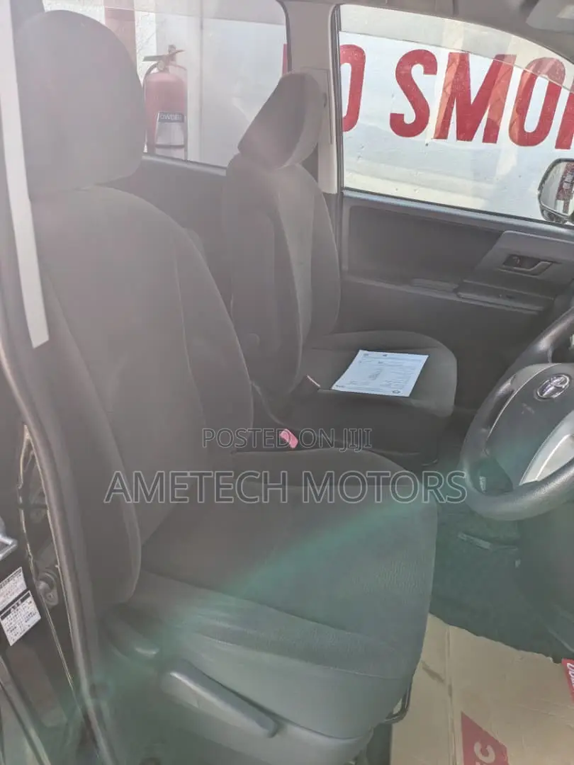 Toyota Voxy 2010 Black