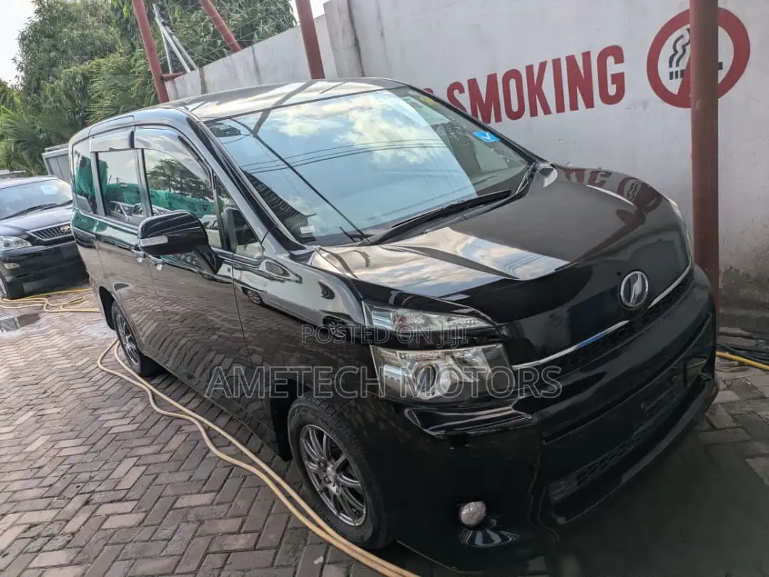 Toyota Voxy 2010 Black