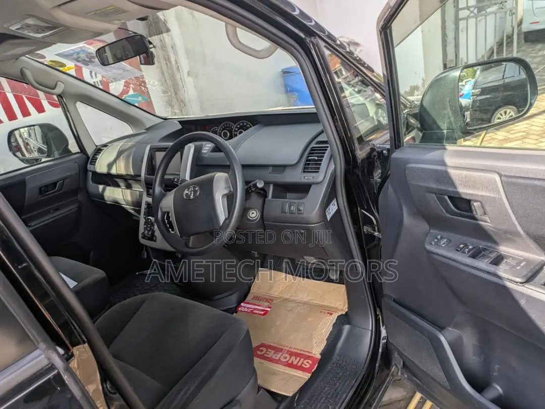 Toyota Voxy 2010 Black