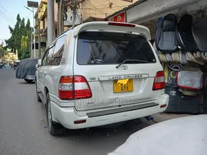 Toyota Land Cruiser 2004 White