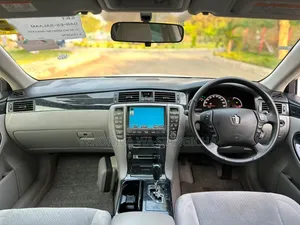 Toyota Crown 2006 White
