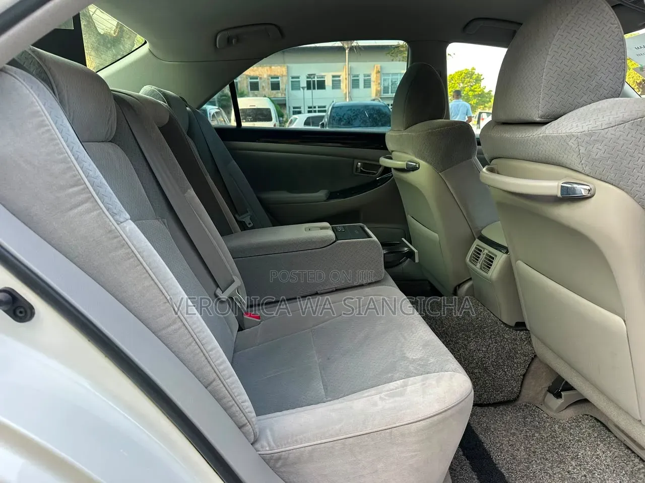Toyota Crown 2006 White