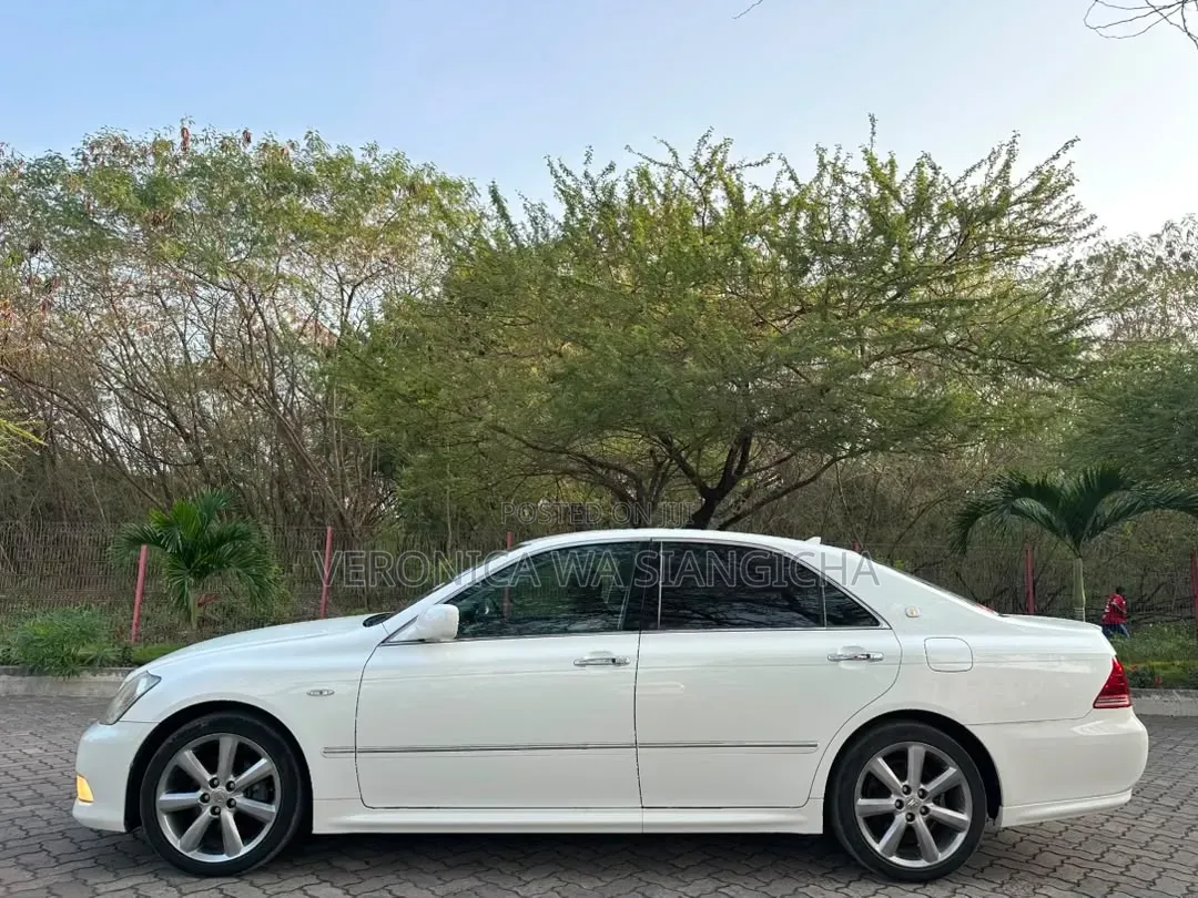 Toyota Crown 2006 White