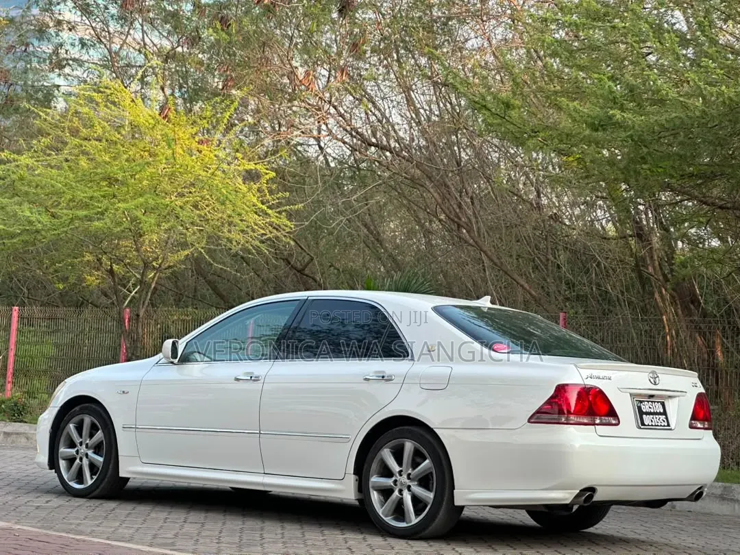 Toyota Crown 2006 White
