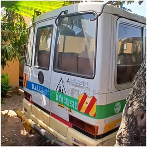 Mitsubishi Fuso Rosa 2004 White