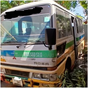 Mitsubishi Fuso Rosa 2004 White