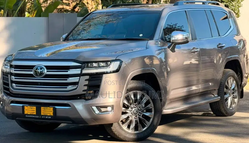 Toyota Land Cruiser 2024 Silver
