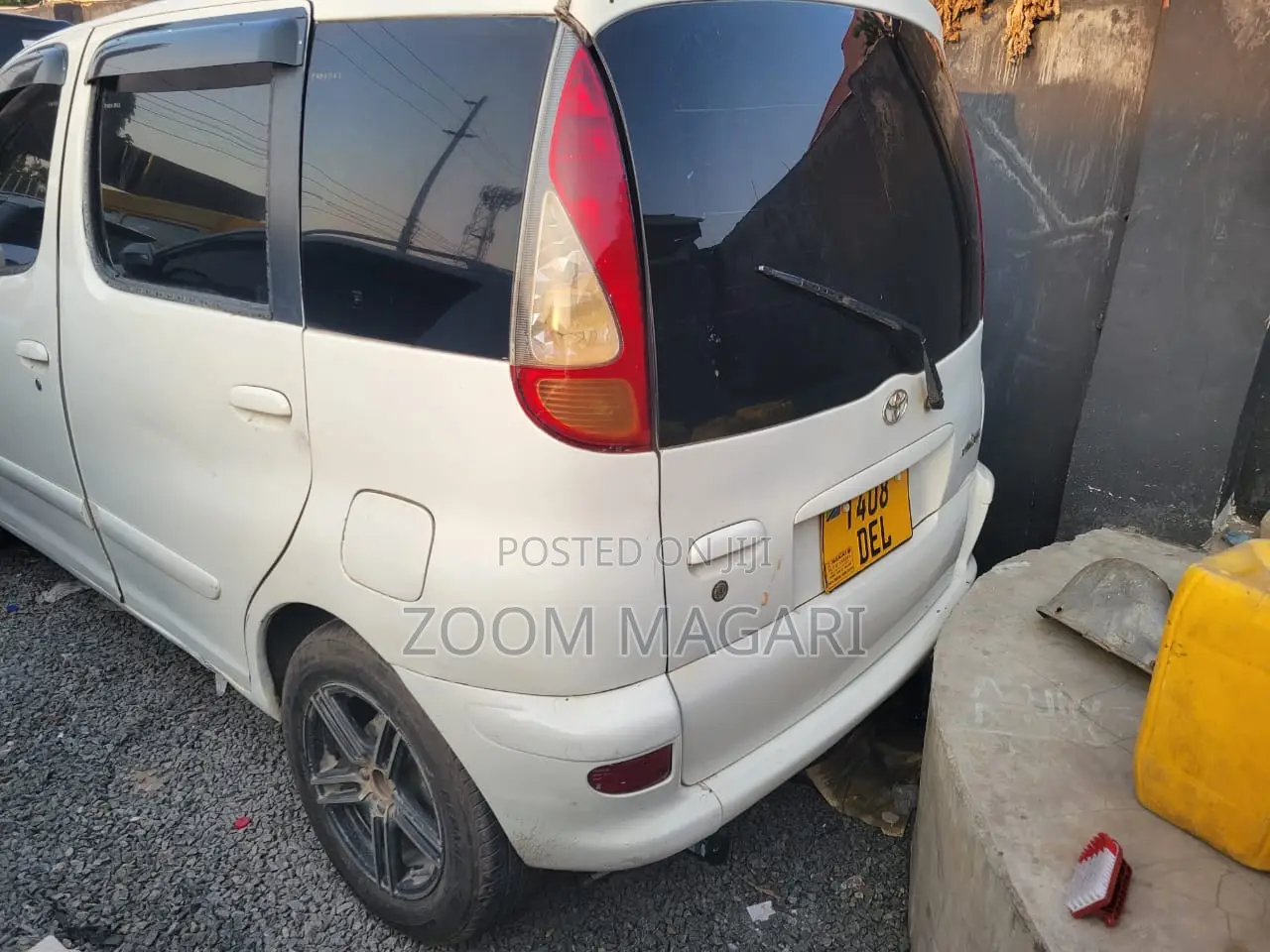 Toyota Fun Cargo 2005 White