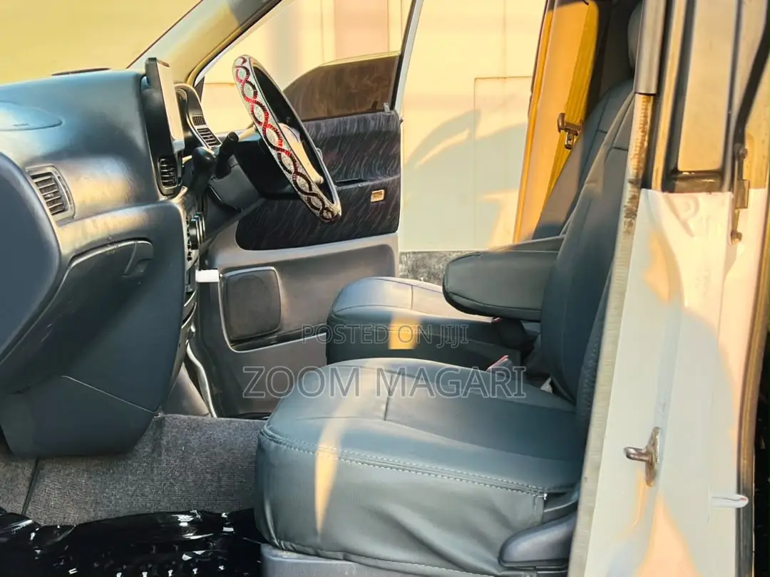 Toyota Noah 2001 White