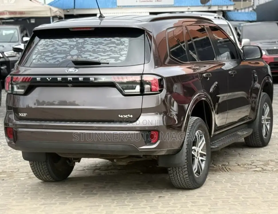 Ford Everest 2023 Brown