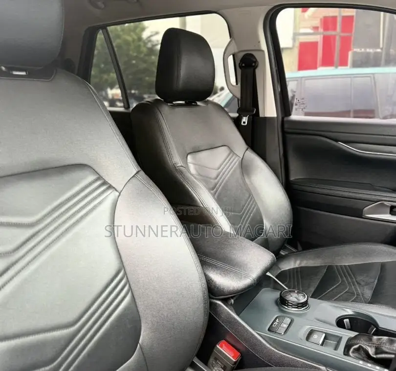 Ford Everest 2023 Brown