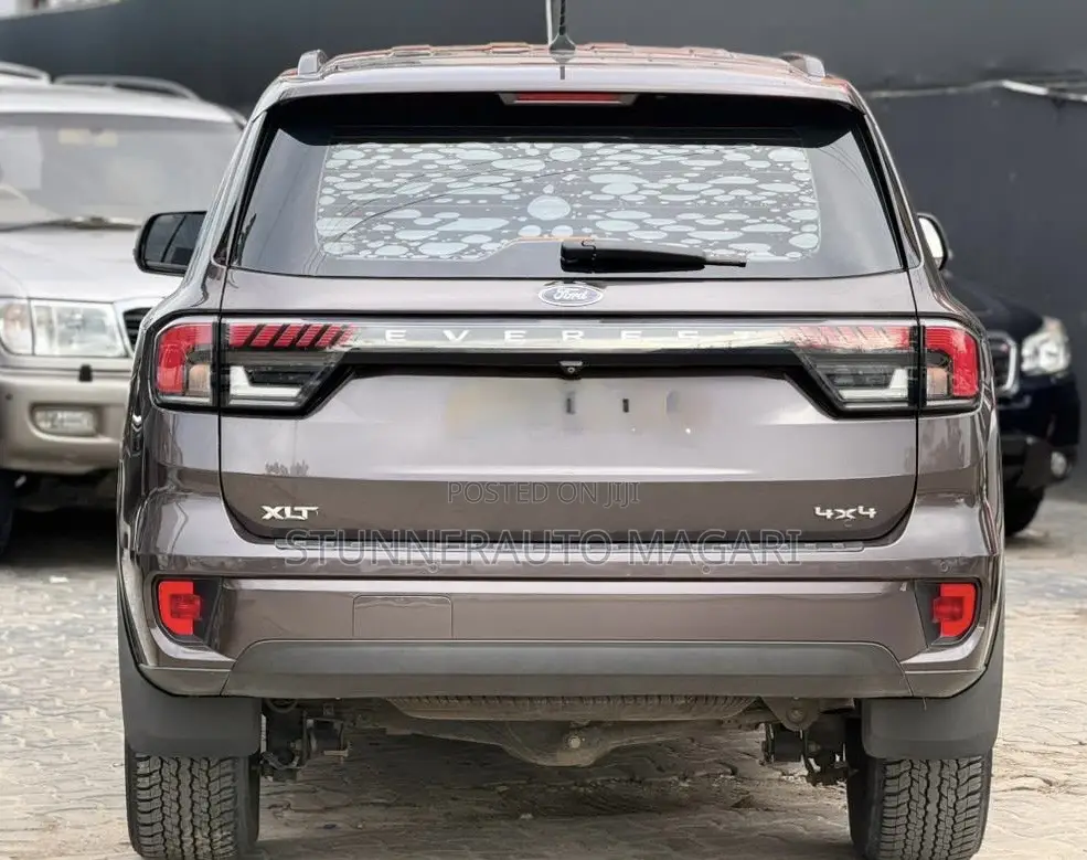 Ford Everest 2023 Brown