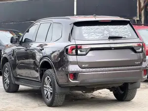 Ford Everest 2023 Brown