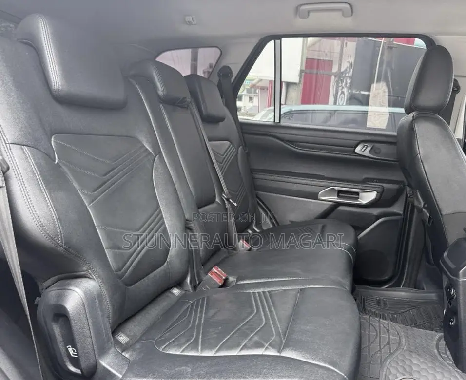 Ford Everest 2023 Brown