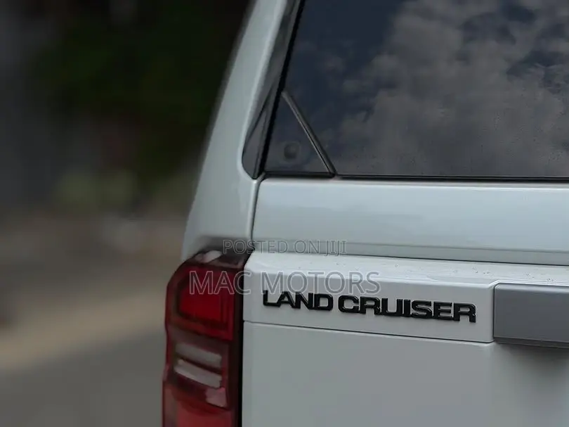 Toyota Land Cruiser Prado 2024 White
