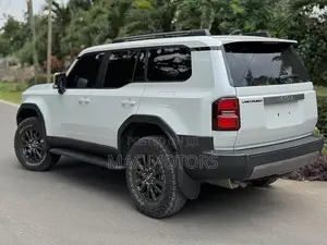 Toyota Land Cruiser Prado 2024 White