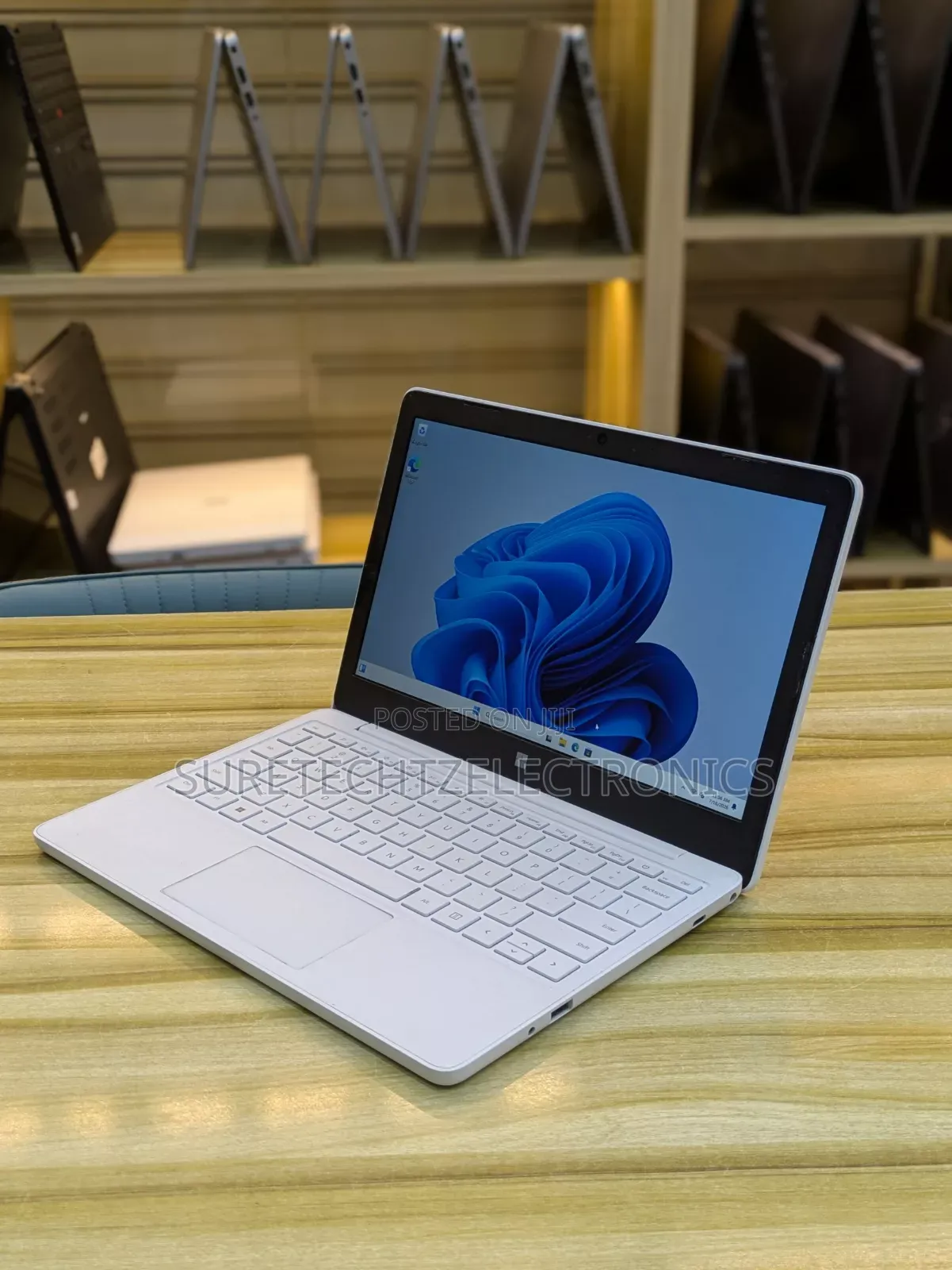 Laptop Microsoft Surface Laptop SE 8GB Intel Celeron SSD 128GB