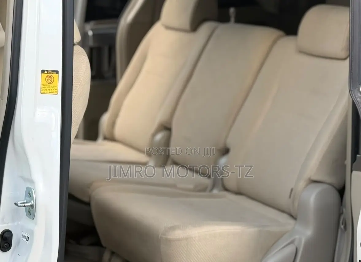 Toyota Noah 2010 White