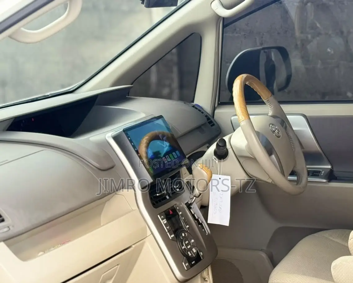 Toyota Noah 2010 White