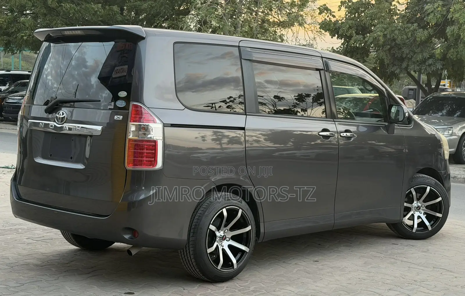 Toyota Noah 2008 Gray