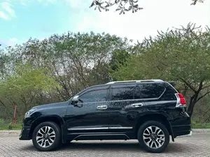 Toyota Land Cruiser Prado 2.8 2023 Black