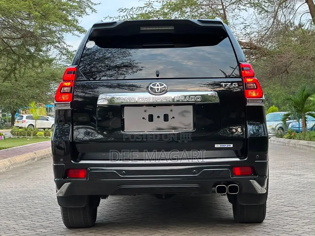 Toyota Land Cruiser Prado 2.8 2023 Black