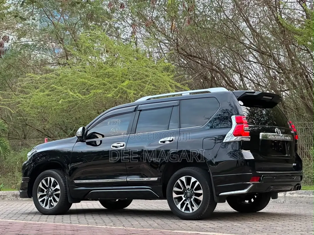Toyota Land Cruiser Prado 2.8 2023 Black