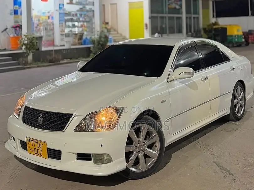 Toyota Crown 2006 White