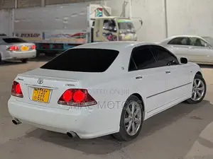 Toyota Crown 2006 White