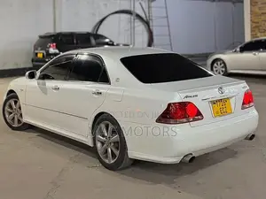 Toyota Crown 2006 White